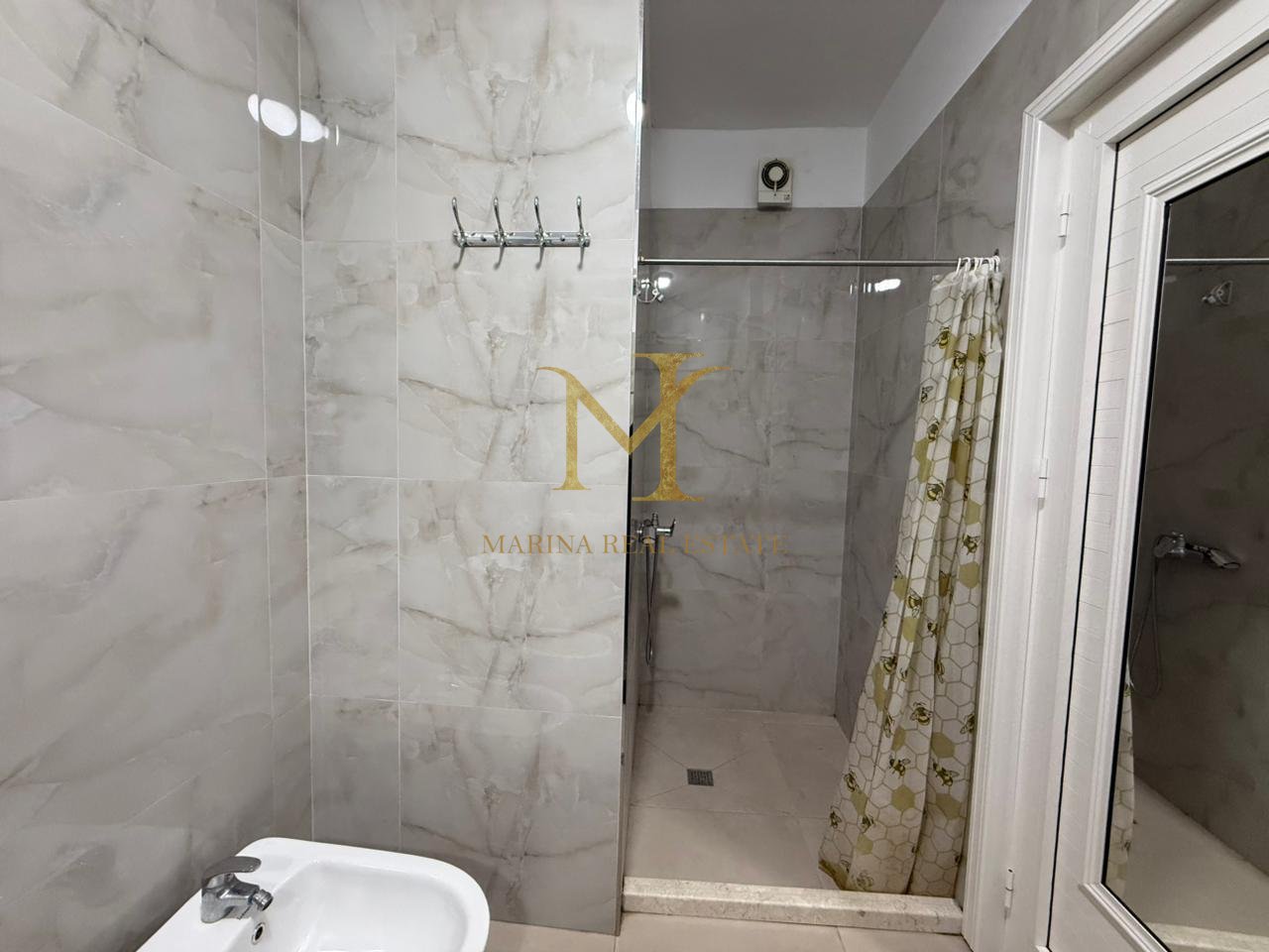 Ofrohet Per Qera Apartament 2+1 i investuar, Plazh iliria !!