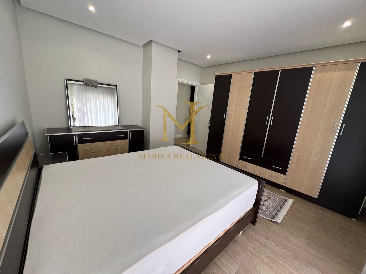 VENDESI APPARTAMENTO 2+1 VILA ZOGUT DURAZZO