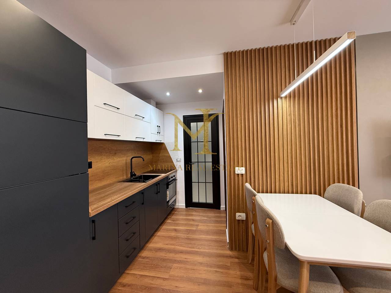 SHITET APARTAMENT 1+1 I INVESTUAR NE DETAJE , PLAZH ILIRIA !!