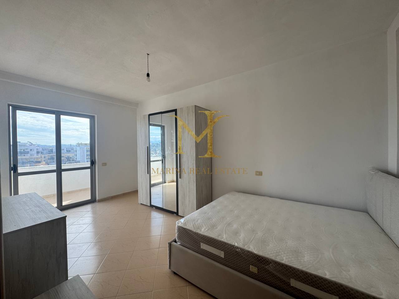 Qera apartament 2+1, Plazh Durres prane Shkolla