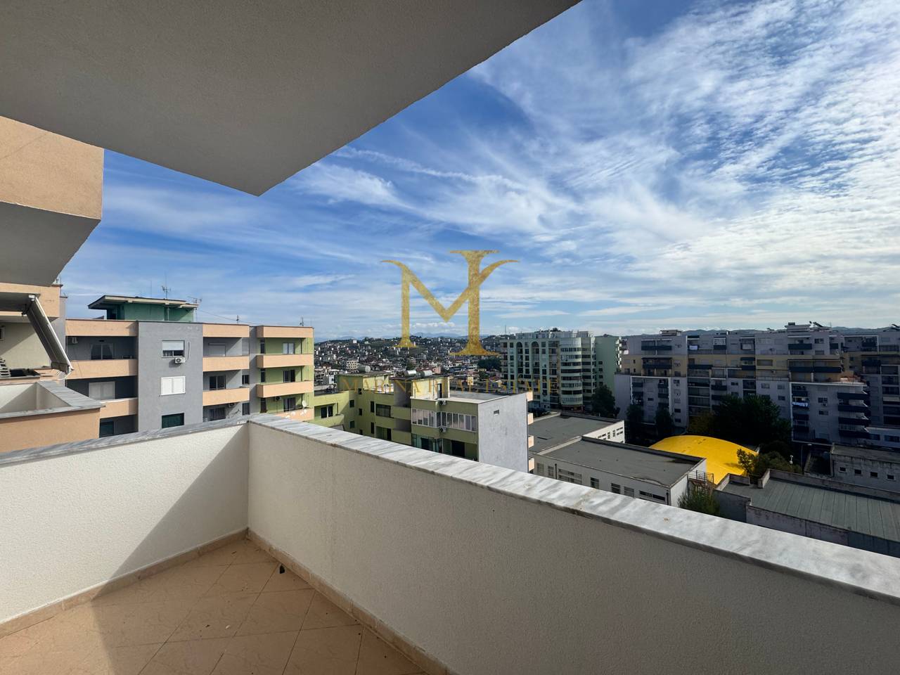 Qera apartament 2+1, Plazh Durres prane Shkolla