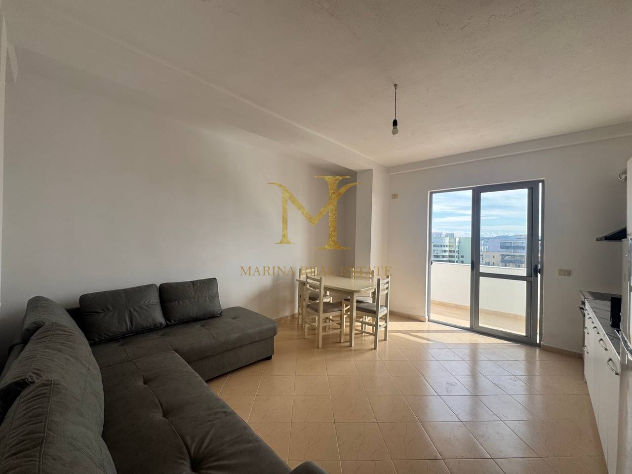 Qera apartament 2+1, Plazh Durres prane Shkolla