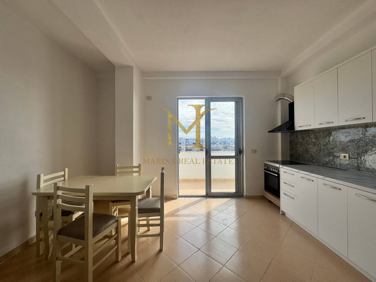 Qera apartament 2+1, Plazh Durres prane Shkolla