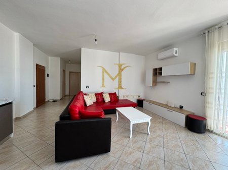 Durres - Jepet me qera 2+1 apartament, zone rrota e kuqe