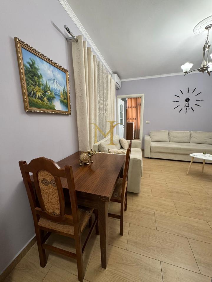 Apartamente 1+1 per Qera , Perballe me Kompleksin Florida !!