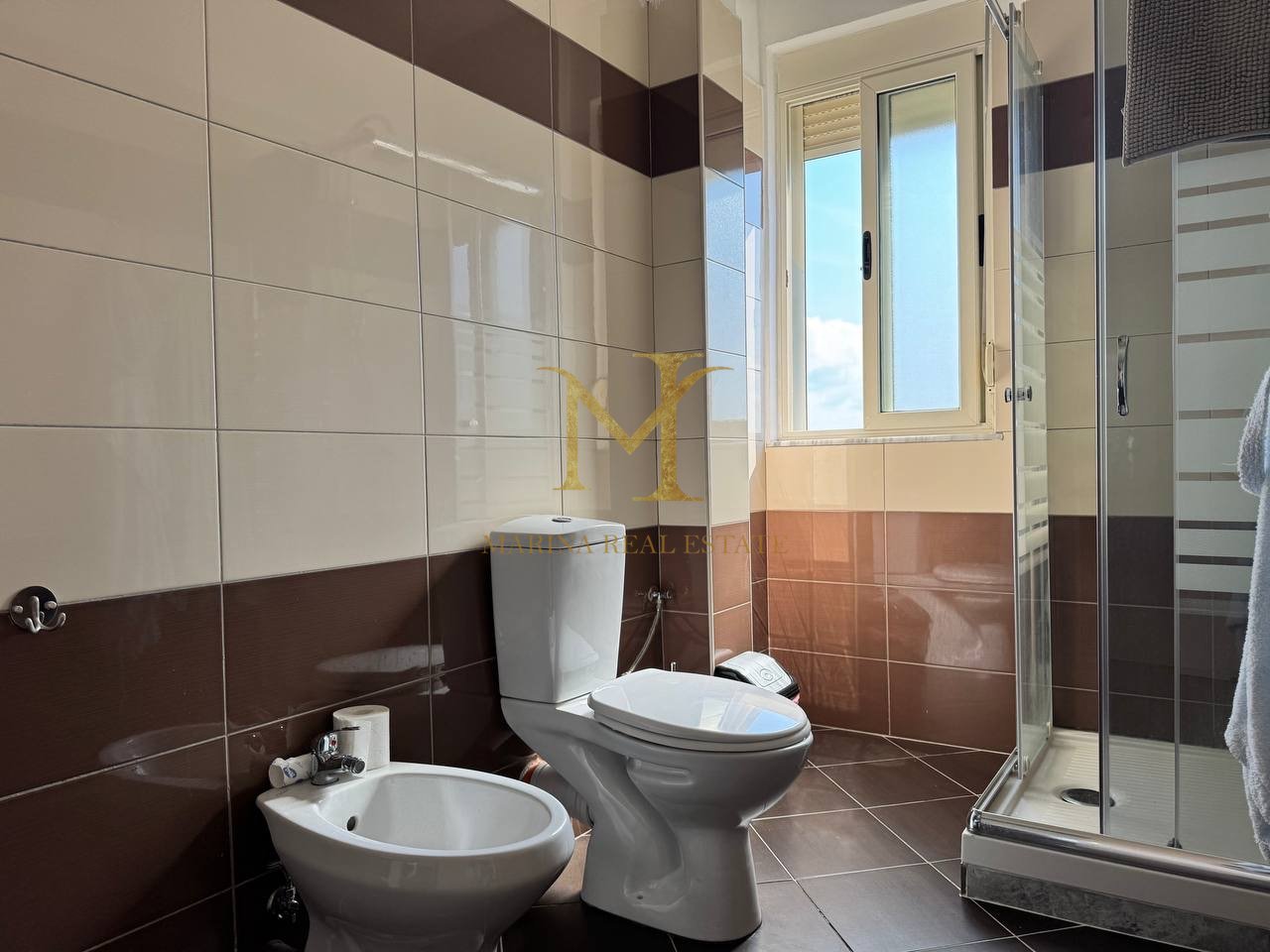 Durres - Jepet me qera 2+1 apartament, zone rrota e kuqe