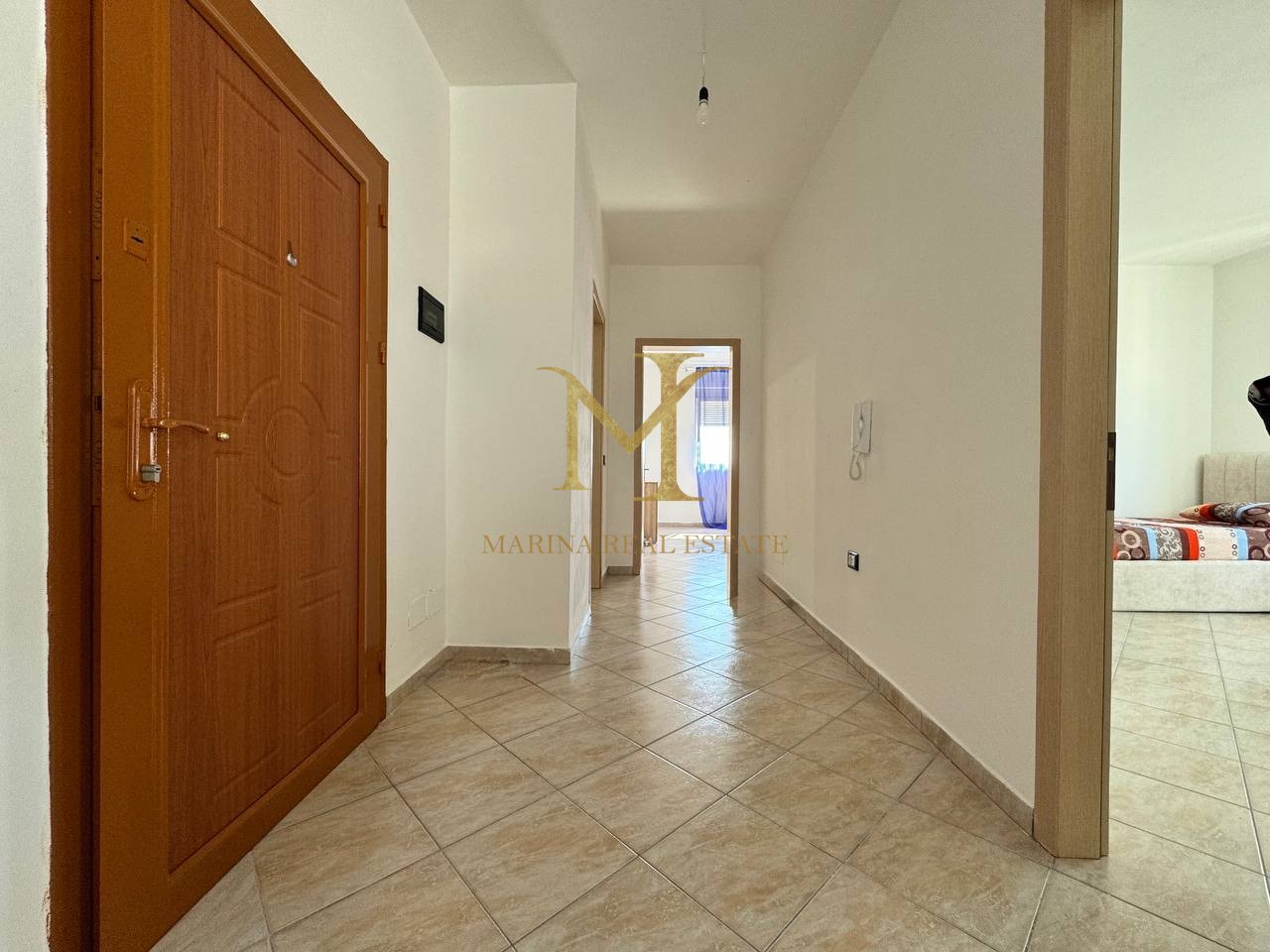 Durres - Jepet me qera 2+1 apartament, zone rrota e kuqe
