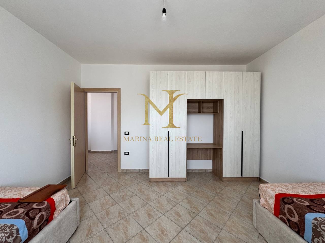 Durres - Jepet me qera 2+1 apartament, zone rrota e kuqe