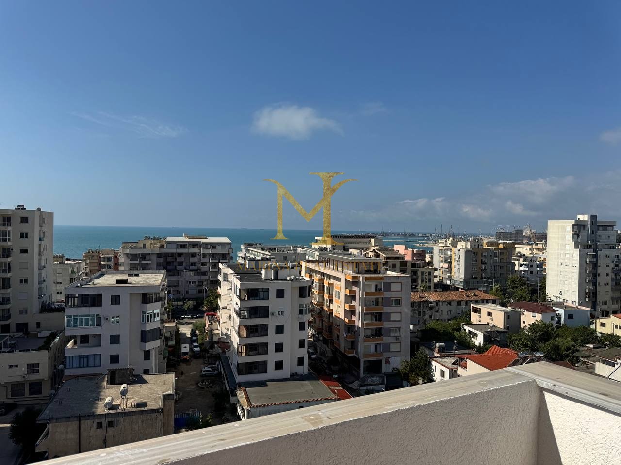 Durres - Jepet me qera 2+1 apartament, zone rrota e kuqe