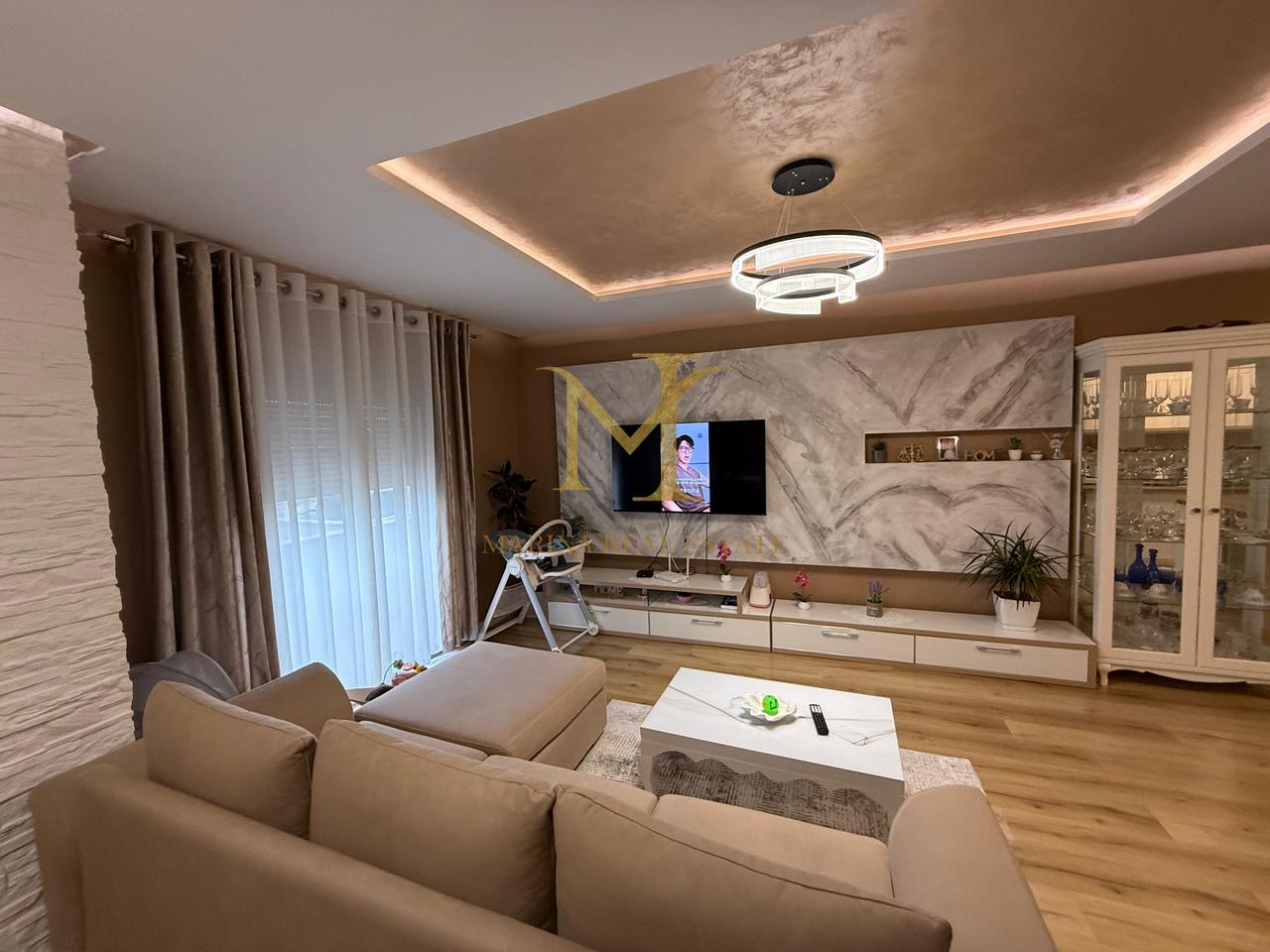 Ofrohet  Per Qera Apartament 2+1 i investuar, Stacioni i Trenit Durres !!