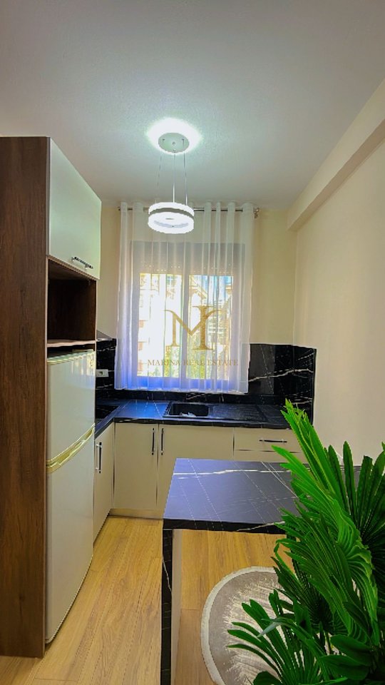 VENDESI APPARTAMENTO 1+1+ VERANDA 60 M2, SCALINATA DI KAVAJA, MAJESTIC!!