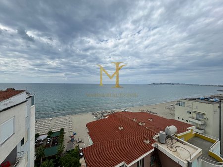 VENDESI PAPAFINGO CON VISTA MARE SULLA ROCCIA DI KAVAJA IN VENDITA!