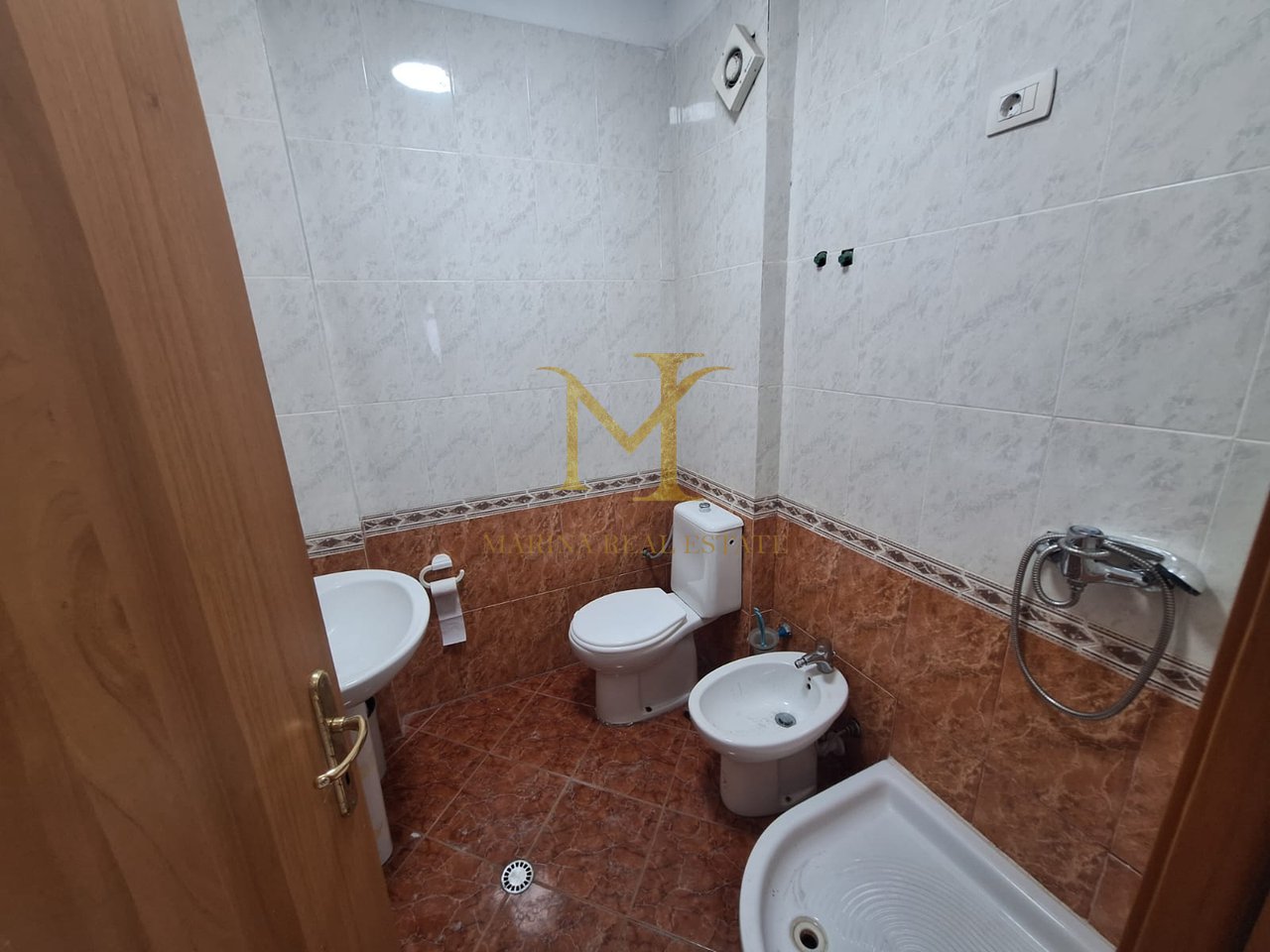 APPARTAMENTO 2+1+2 VICINO ALLA SPIAGGIA DI DURAZZO, IN VENDITA!