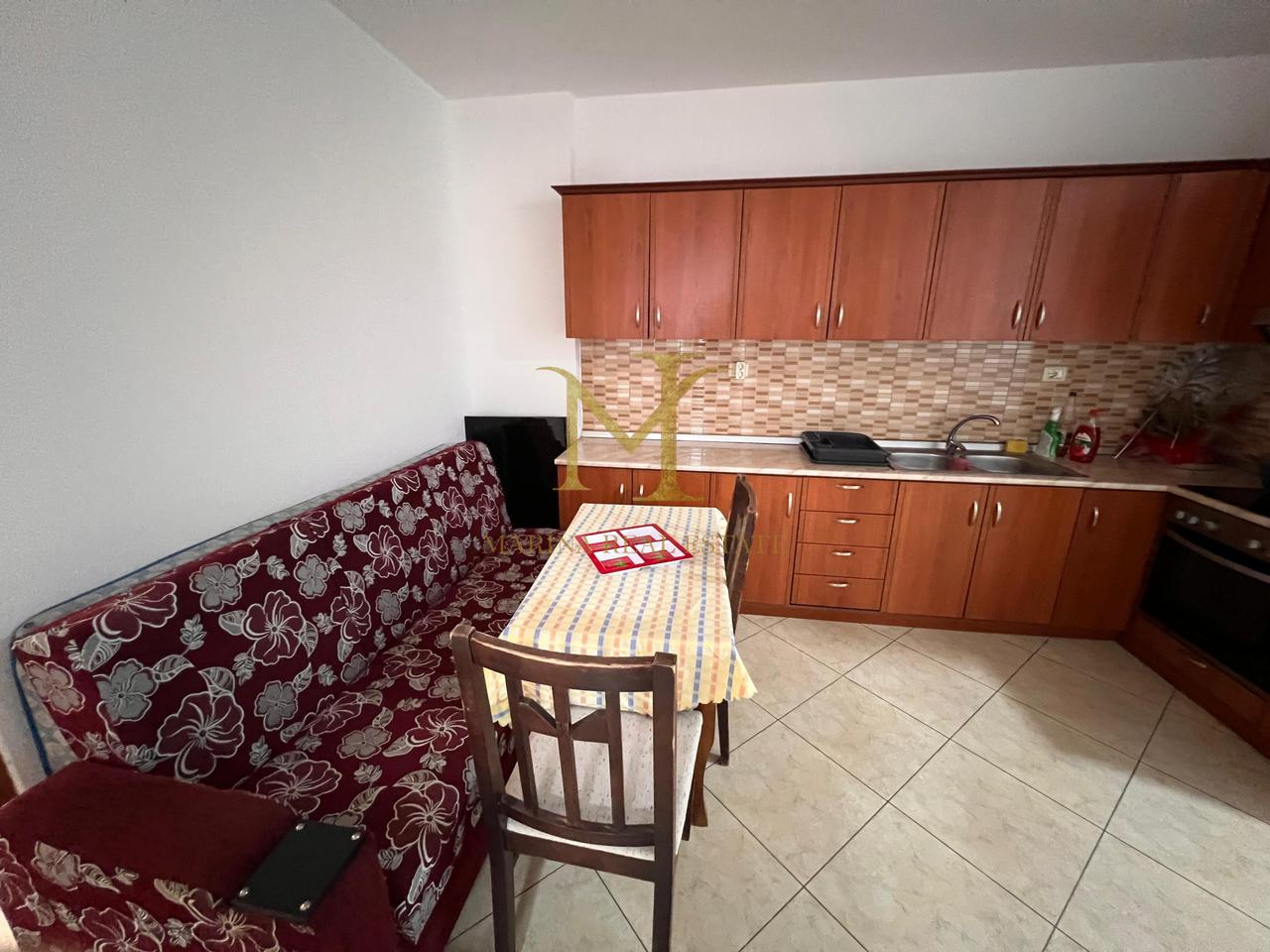 AFFITTASI APPARTAMENTO 2+2+2 FINO AL 1 GIUGNO!!