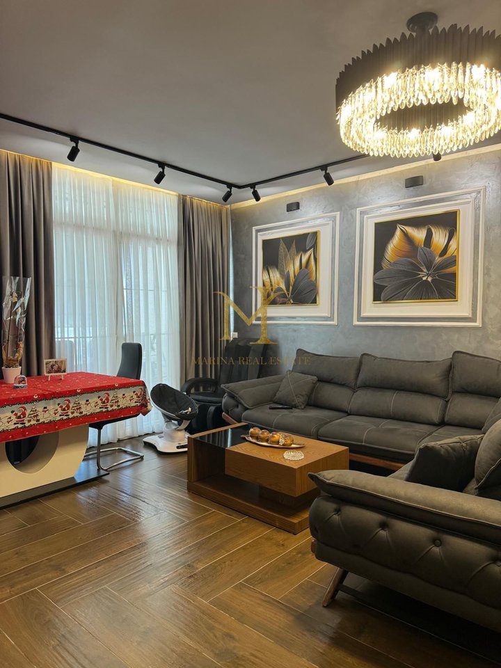 Apartament 2+1 me qera - Rruga e Portit !