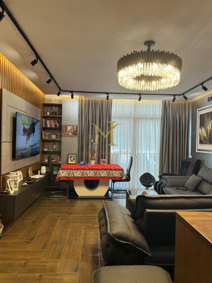 Apartament 2+1 me qera - Rruga e Portit !