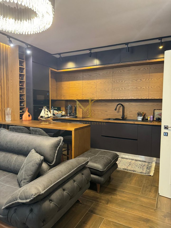 Apartament 2+1 me qera - Rruga e Portit !