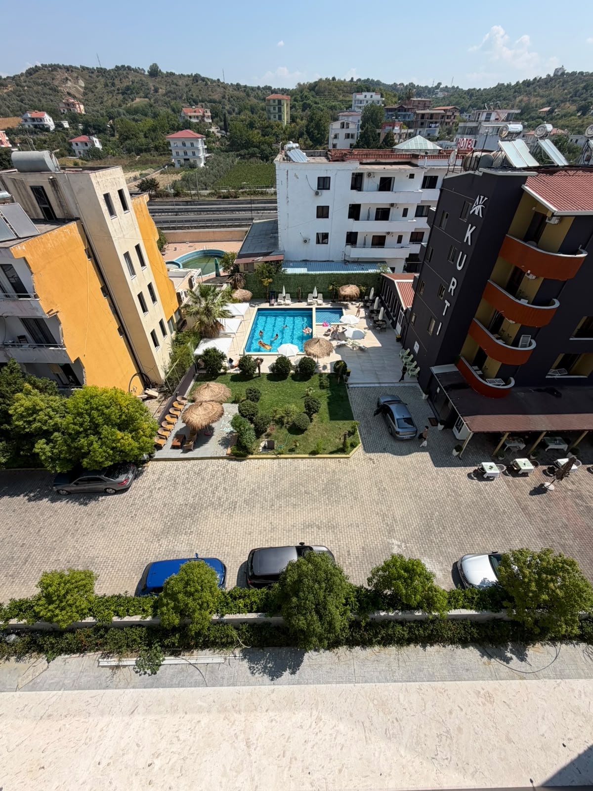 SHITET APARTAMENT 1+1 NE GOLEM ME PAMJE PISHINE!!!
