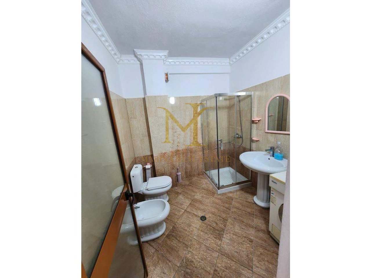 JEPET ME QERA APARTAMENT 1+1 PRANE SHKOLLES BAJRAM CURRI !