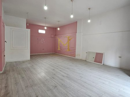 Jepet me qera dyqan pranë Amfiteatri i Durrësit!