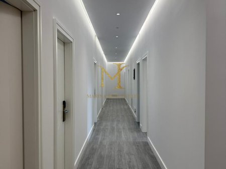 Mini Hotel 3-Katësh me 16 Dhoma + Bar-Kafe, pranë rrethrrotullimit në Plepa – 2,000 €/Muaj