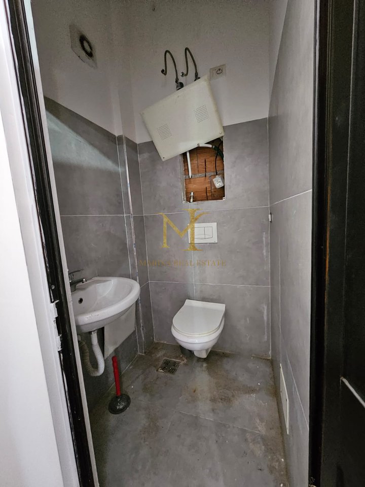 Jepet me qera dyqan pranë Amfiteatri i Durrësit!