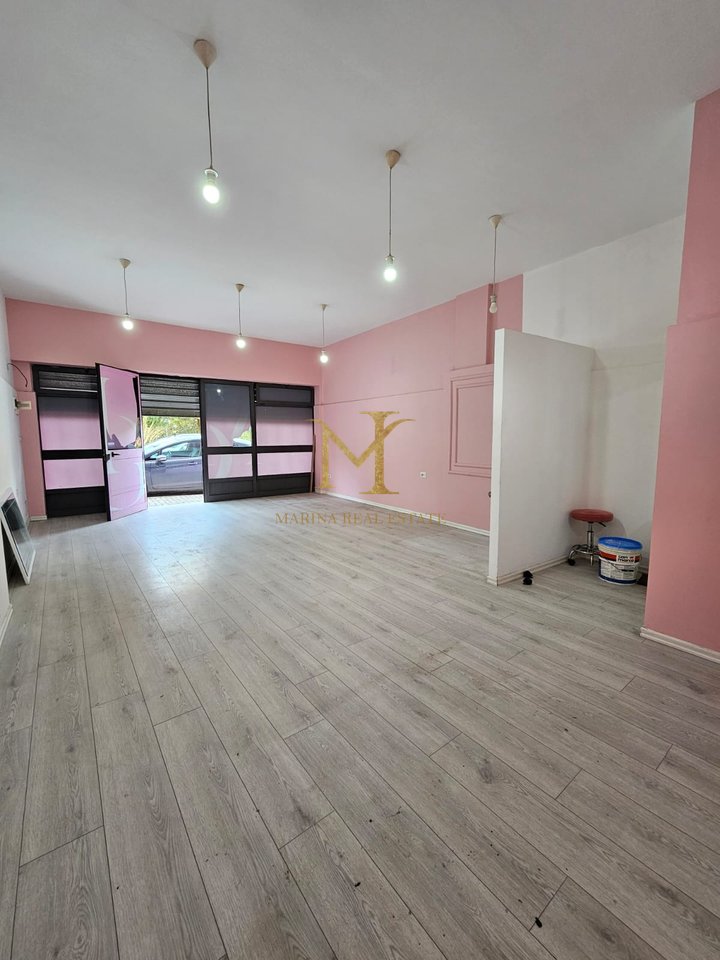 Jepet me qera dyqan pranë Amfiteatri i Durrësit!