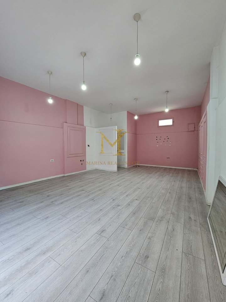 Jepet me qera dyqan pranë Amfiteatri i Durrësit!