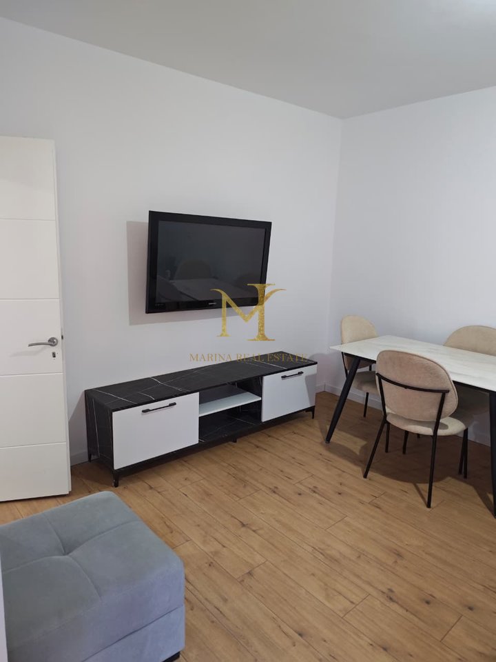 Jepet me qira apartament 2+1, 75 m², kati 2, në pallat ekzistues, në një nga zonat më të preferuara të Durrës, pranë Stadiumi Niko Dovana !