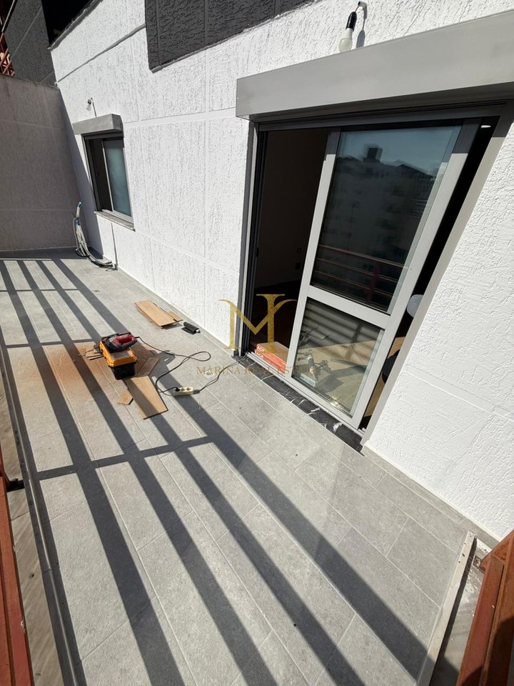 SHITET APARTAMENT 2+1 + DEPO NE NJE PALLAT TE RI NE PLAZH HEKURUDHA !