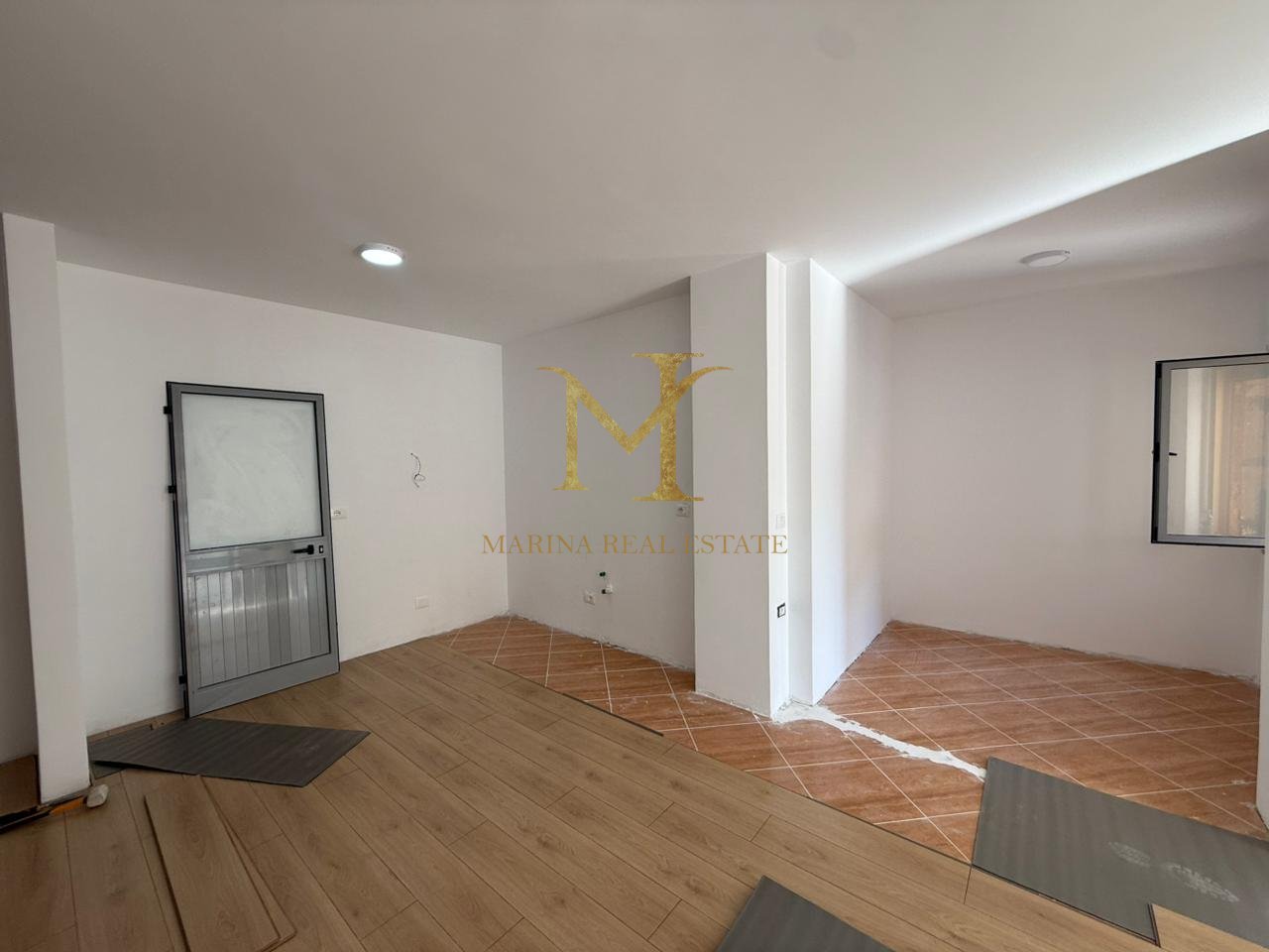 SHITET APARTAMENT 2+1 + DEPO NE NJE PALLAT TE RI NE PLAZH HEKURUDHA !