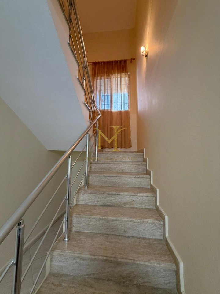 Jepet me qera shtëpi dykatëshe – Durrës (Plazh, Hekurudha)