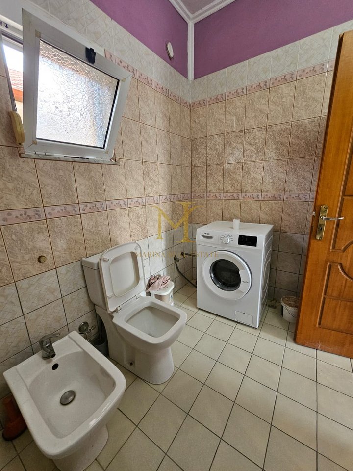 Shtepi me qera ne zonen e ish kenetes!