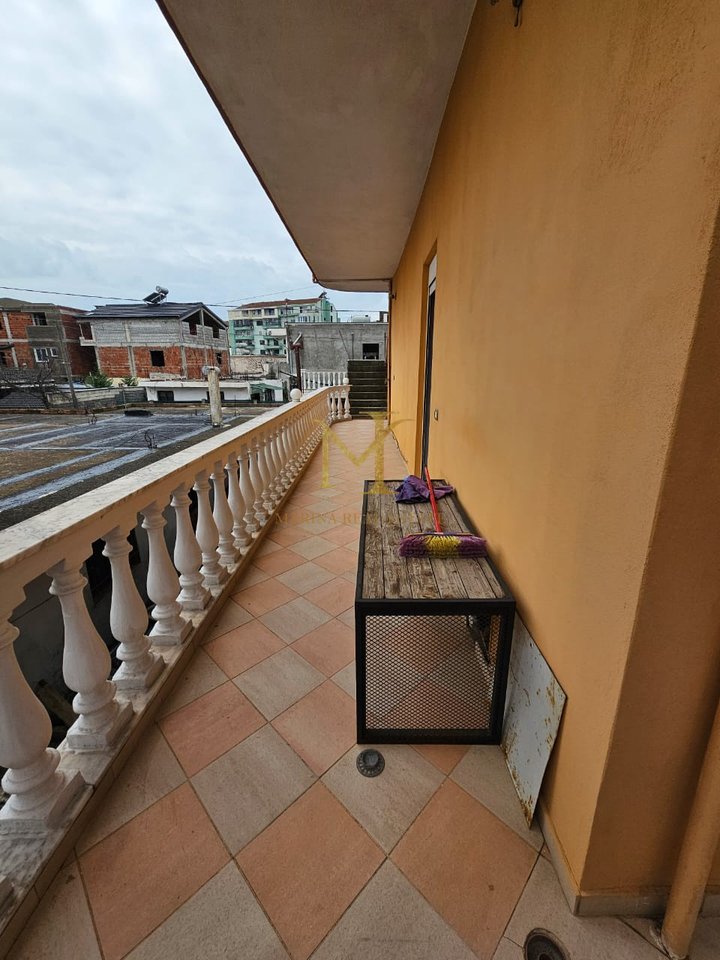 Shtepi me qera ne zonen e ish kenetes!