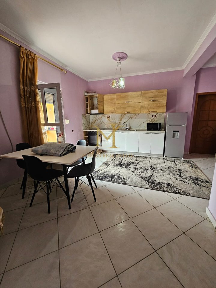 Shtepi me qera ne zonen e ish kenetes!