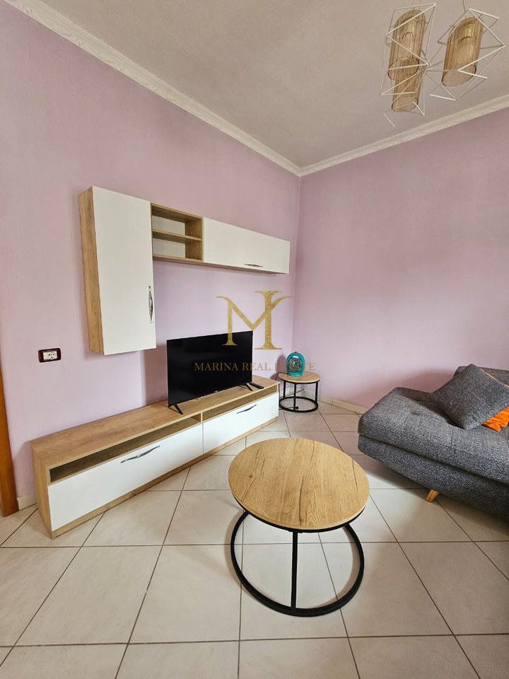 Shtepi me qera ne zonen e ish kenetes!