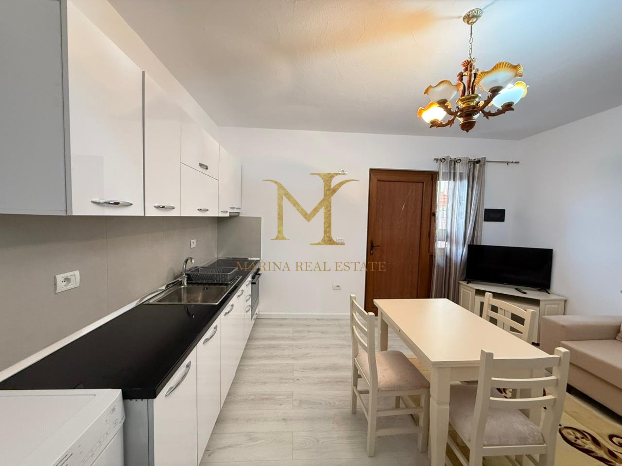 APARTAMENT 1+1 ME QERA , PLAZH HEKURUDHA !!