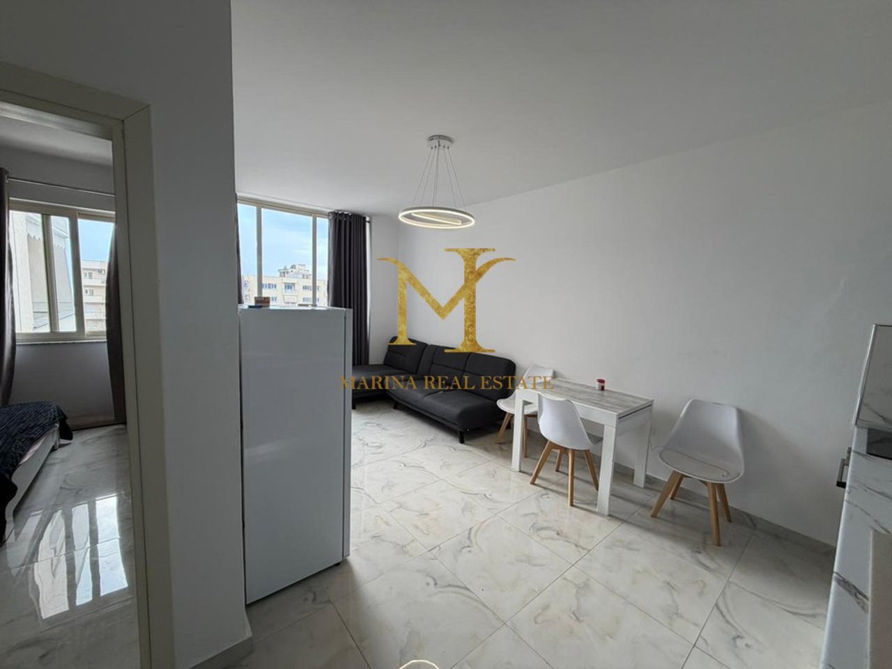 SHES APARTAMENT 1+1 ME PAMJE NGA DETI, PRANË RROTËS SË KUQE!