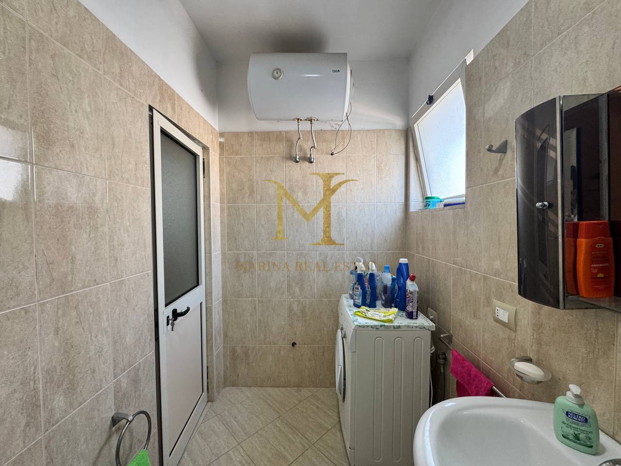 Shitet apartament 2+1, Golem, ana e detit