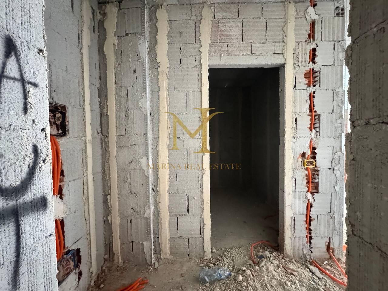 SHITET APARTAMENT 2+1 Golem, Kavaje. Pallati i Ri, perfundimi prill 2027.
