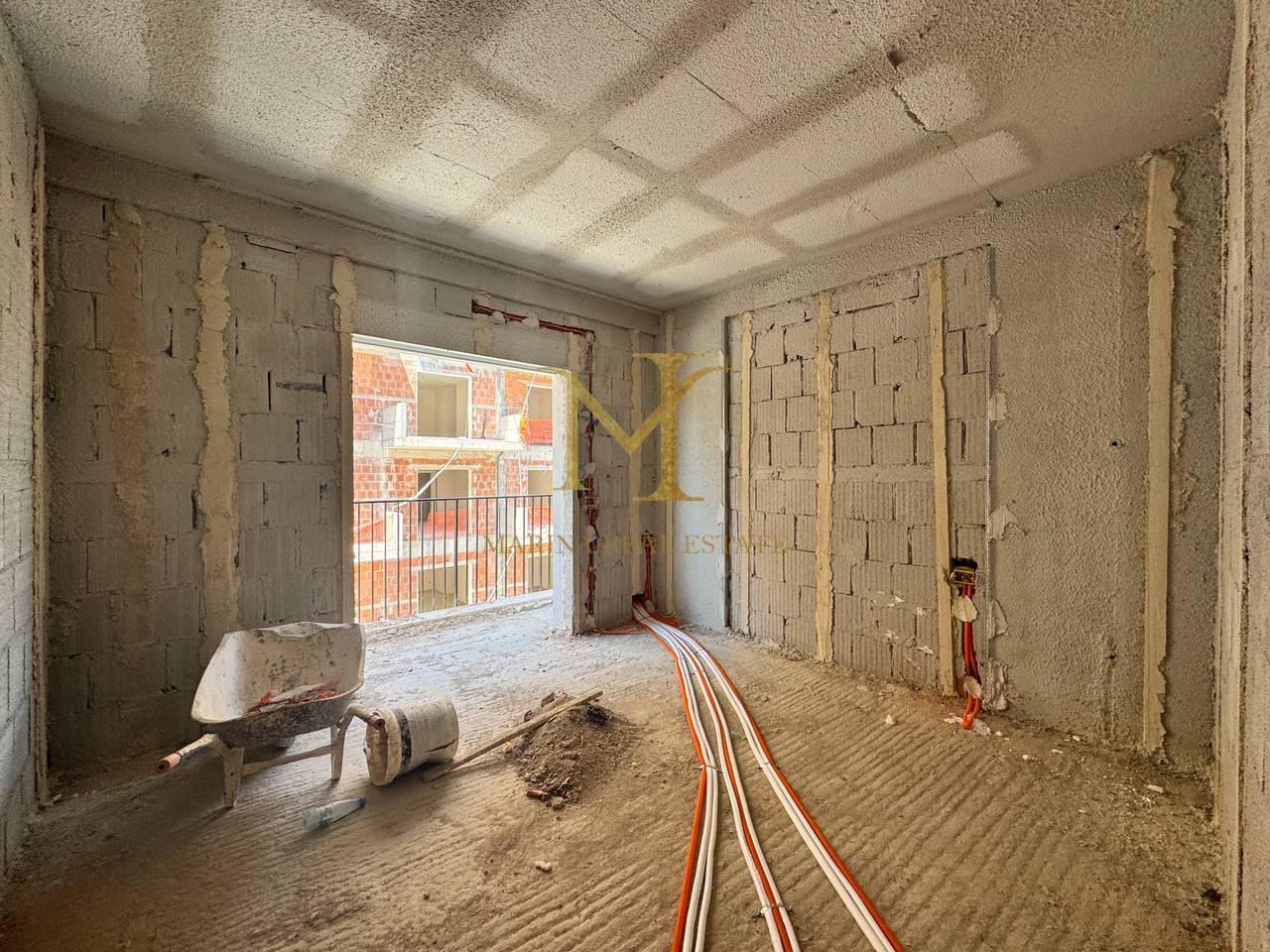 SHITET APARTAMENT 2+1 Golem, Kavaje. Pallati i Ri, perfundimi prill 2027.