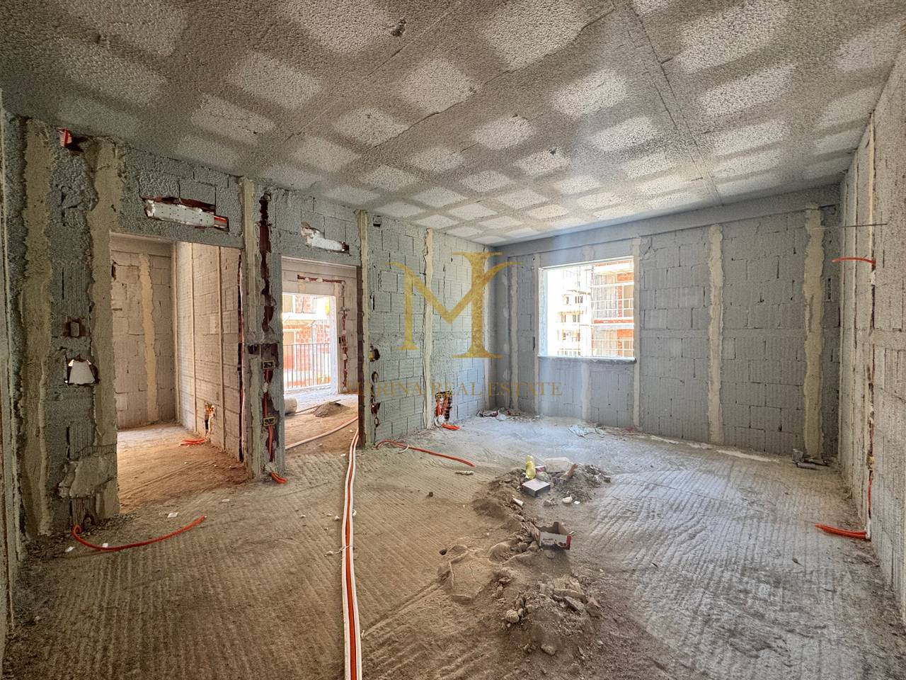 SHITET APARTAMENT 2+1 Golem, Kavaje. Pallati i Ri, perfundimi prill 2027.