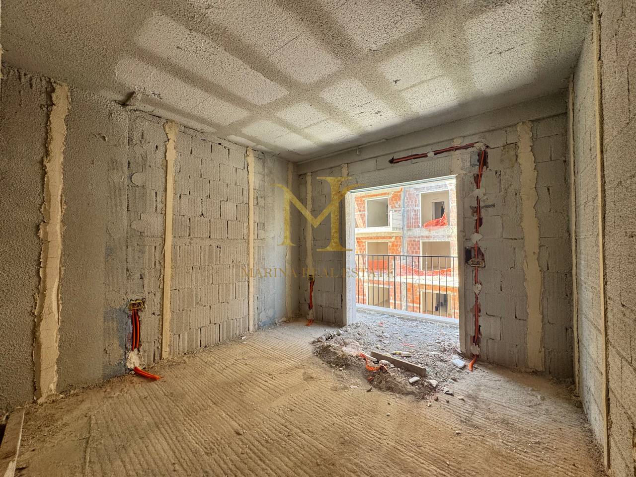 SHITET APARTAMENT 2+1 Golem, Kavaje. Pallati i Ri, perfundimi prill 2027.