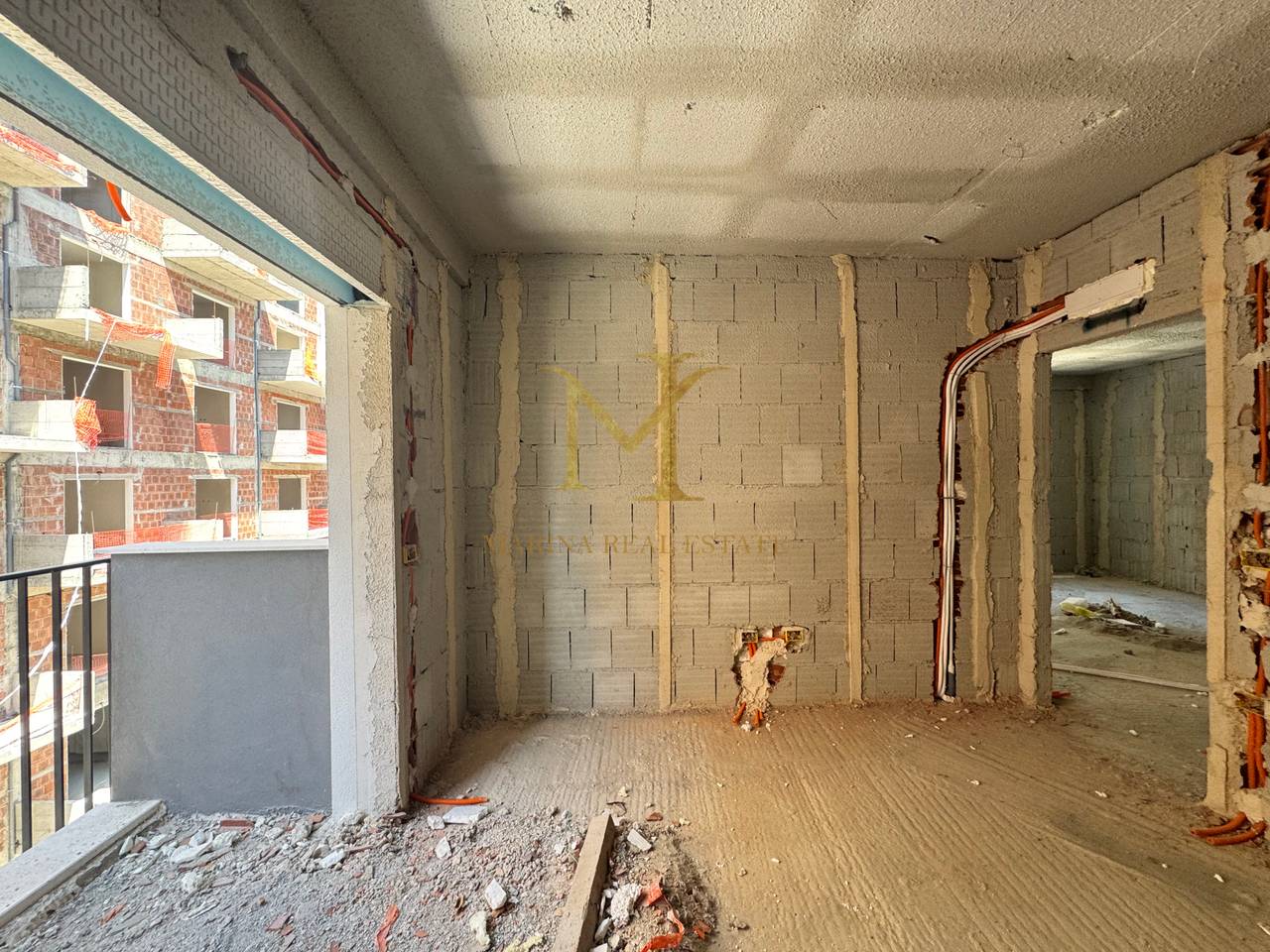 SHITET APARTAMENT 2+1 Golem, Kavaje. Pallati i Ri, perfundimi prill 2027.