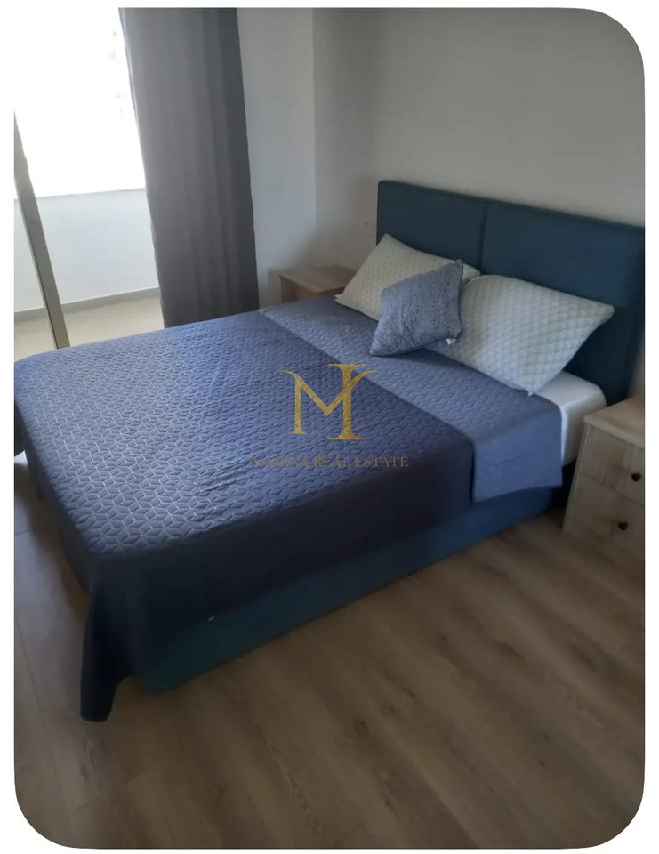 APARTAMENT 1+1 ME QERA, PRANE TREGUT TE FRUTA-PERIMEVE, DURRES!!!!