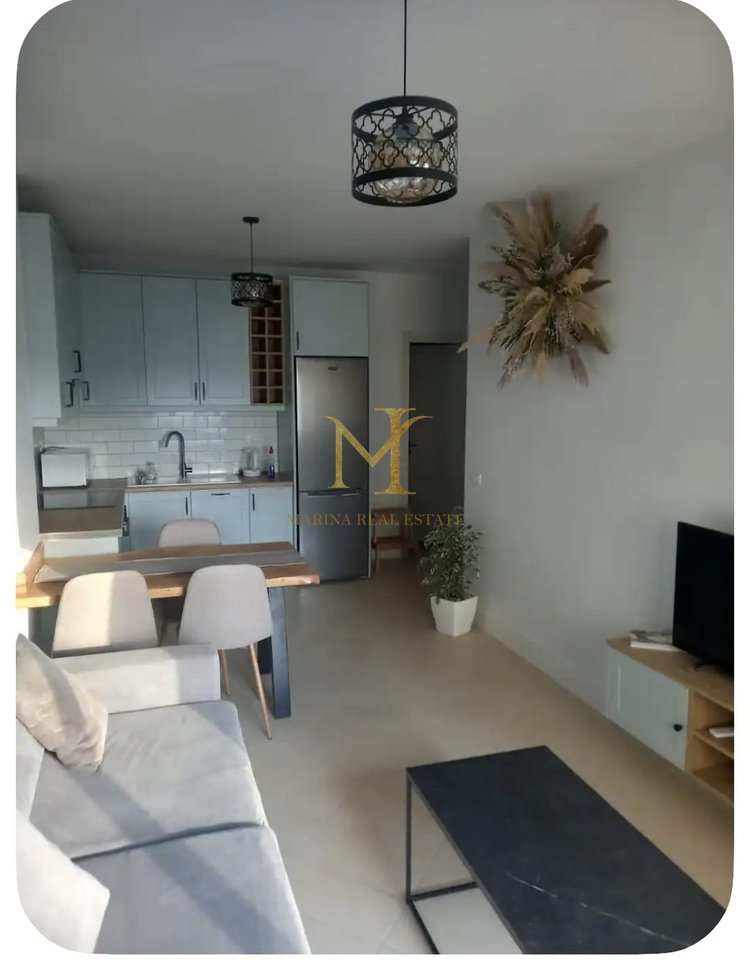 APARTAMENT 1+1 ME QERA, PRANE TREGUT TE FRUTA-PERIMEVE, DURRES!!!!