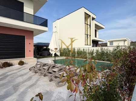 INDIVIDUAL VILLA FOR SALE IN LALZ BAY