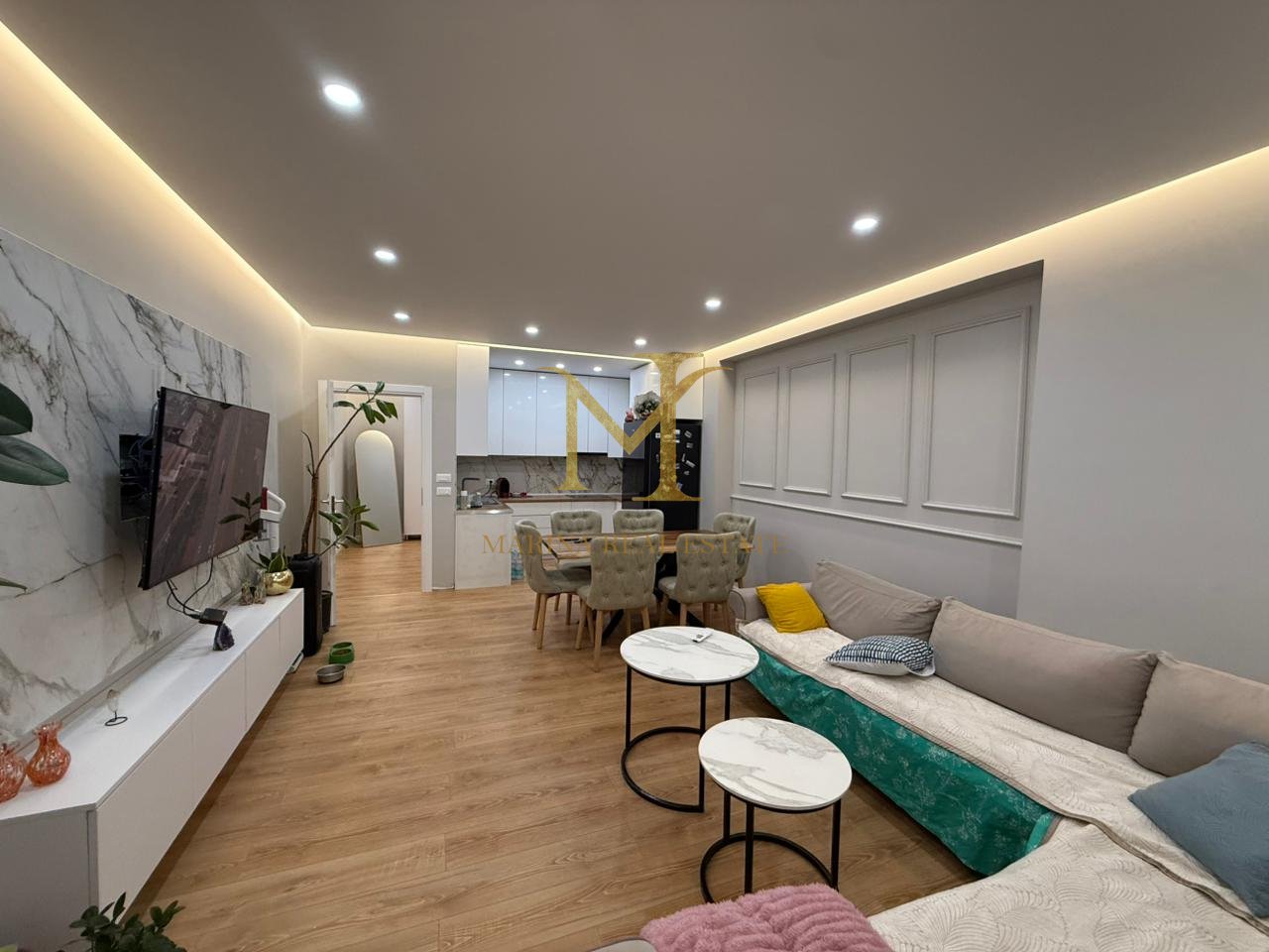 Shitet apartament 2+1+2 tek Ish URT Durres!