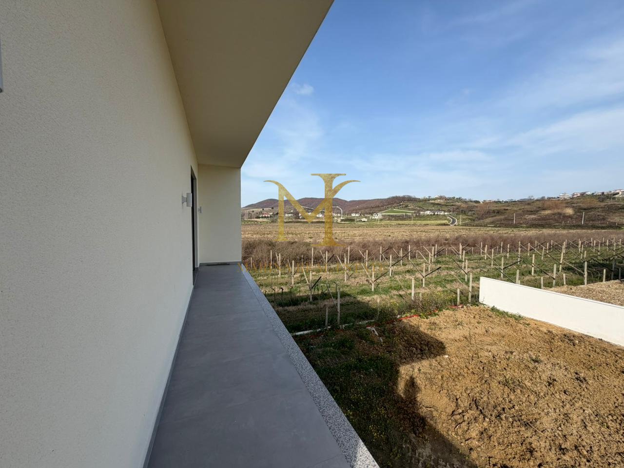 INDIVIDUAL VILLA FOR SALE IN LALZ BAY