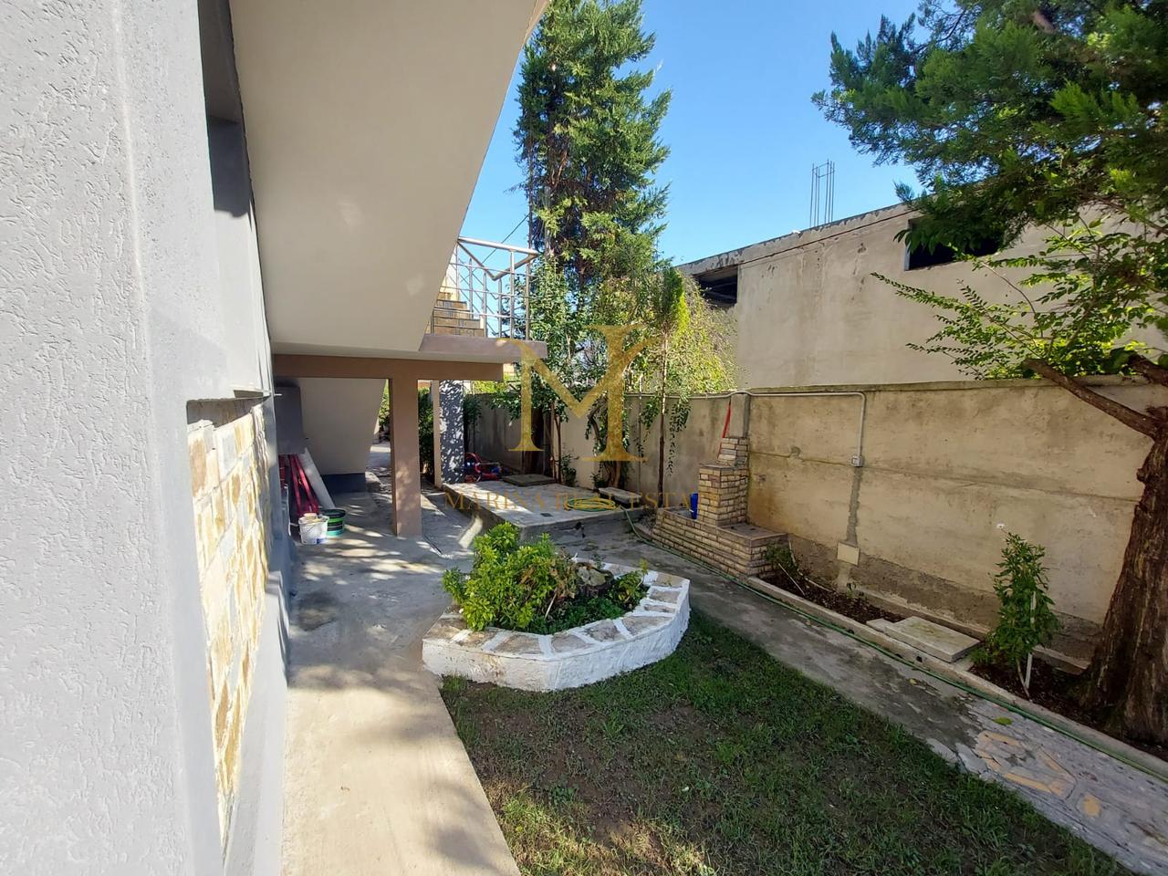 APARTAMENT 1+1 PLAZH DURRES  ME  LULISHTE